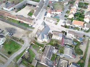 2nisdrone prise de vue aérienne village et église belle toiture-8, Droniste qualifié et certifié en Ile de France
