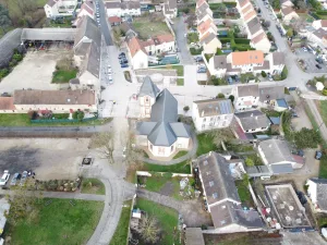 2nisdrone prise de vue aérienne village et église-6, Droniste qualifié et certifié en Ile de France