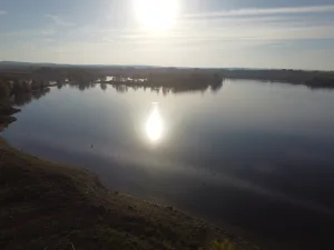 2nisdrone prises de vues aériennes soleil lac-1, Pilote de drone qualifié et certifié basé en Ile de France
