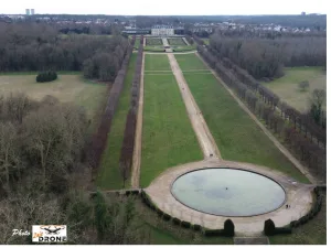 2nisdrone prises de vues aérienne château et bassin-1, Pilote de drone qualifié et certifié basé en Ile de France