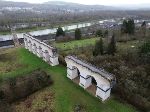 2nisdrone.fr Denis Droniste qualifié et certifié en Ile de France prises de vues aériennes seine et marne vestiges monuments pont -1.