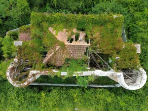 2nisdrone prise de vue aérienne d'une vielle ferme, Droniste qualifié et certifié en Ile de France