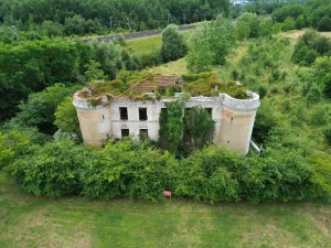 2nisdrone prise de vue aérienne d'une vielle ferme-2
